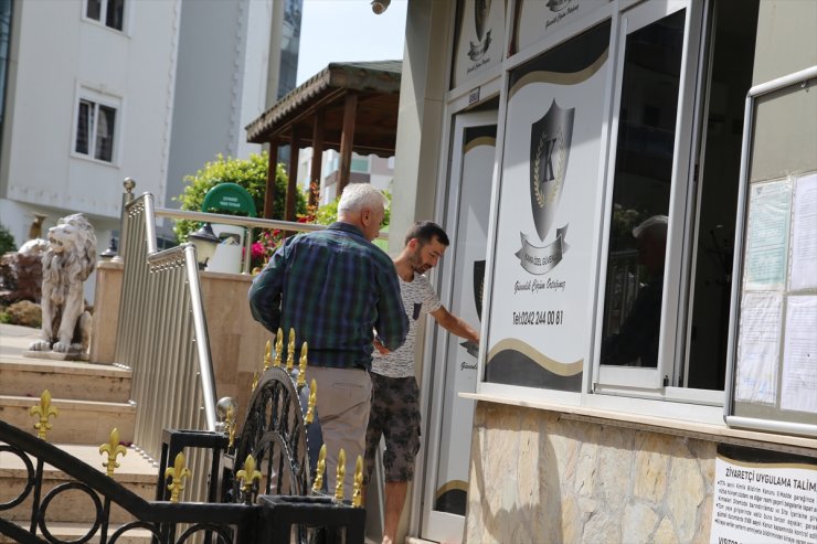 Antalya'da Yüzme Havuzundaki Klor Kokusundan 17 Kişi Etkilendi