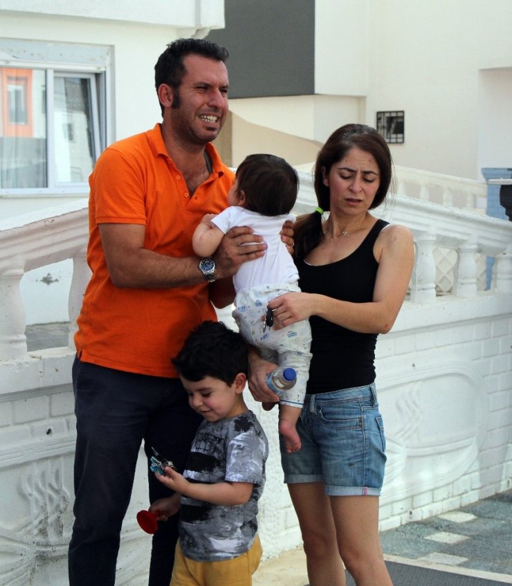 Antalya'da Öğretmen Anne 2 Çocuğunu Yangından Kurtardı