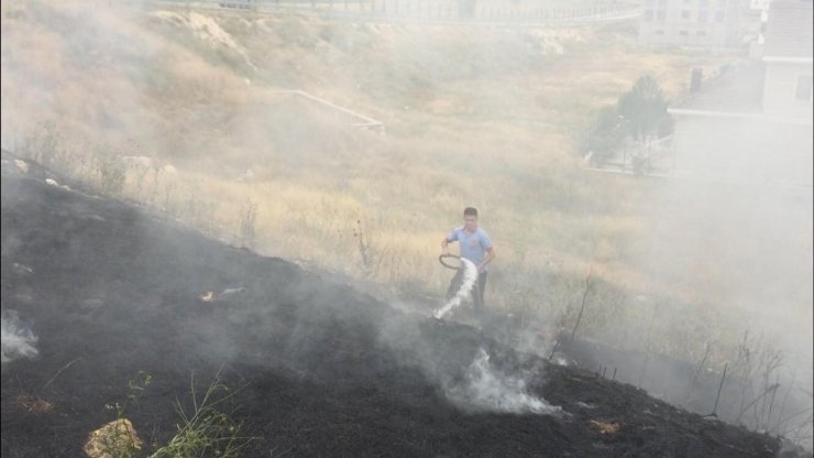 Karaman'da İtfaiyenin Ot Yangını Mesaisi Başladı