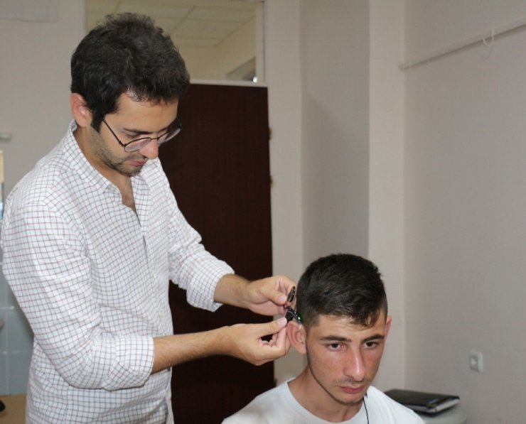Karamanlı Gencin 19 Yıllık Duyma Hasreti Konya'da Sona Erdi