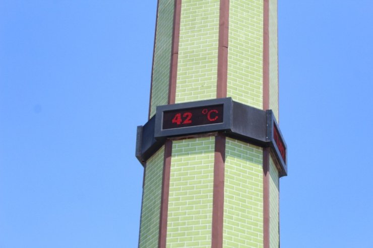 Antalya’da Termometreler 42 Dereceyi Gösterdi