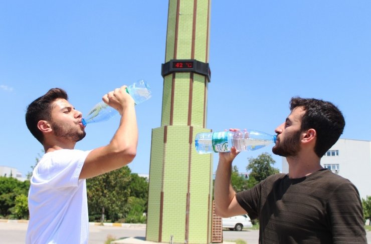 Antalya’da Termometreler 42 Dereceyi Gösterdi