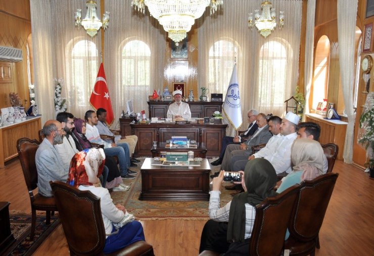 Kariyeri İçin Geldiği Konya'da İmanla Şereflendi