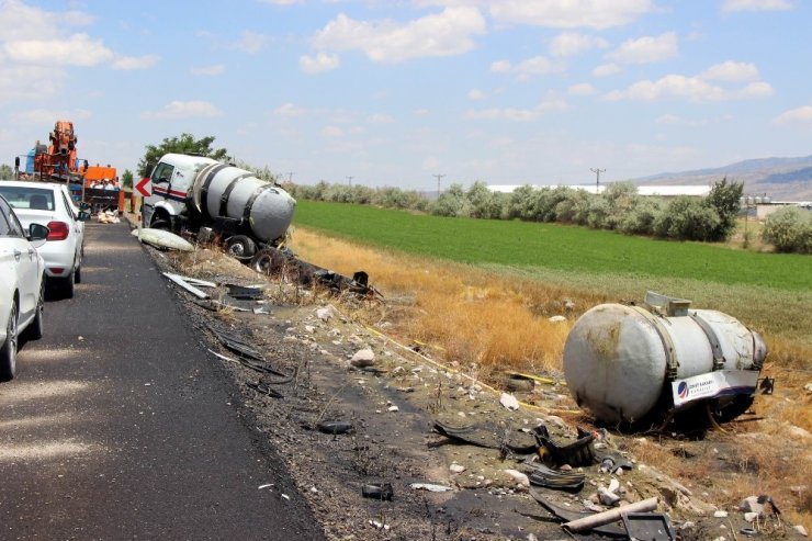 Asit Yüklü Tanker Devrildi