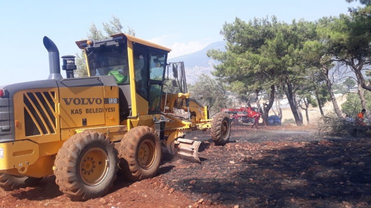 Kaş’ta Anız Yangını Büyümeden Söndürüldü