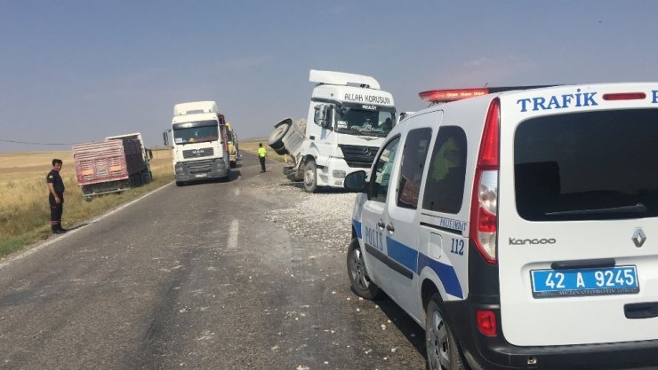 Ankara Aksaray Yol Çalışmasında Görevli Tır Dorsesi Kulu'da Devrildi