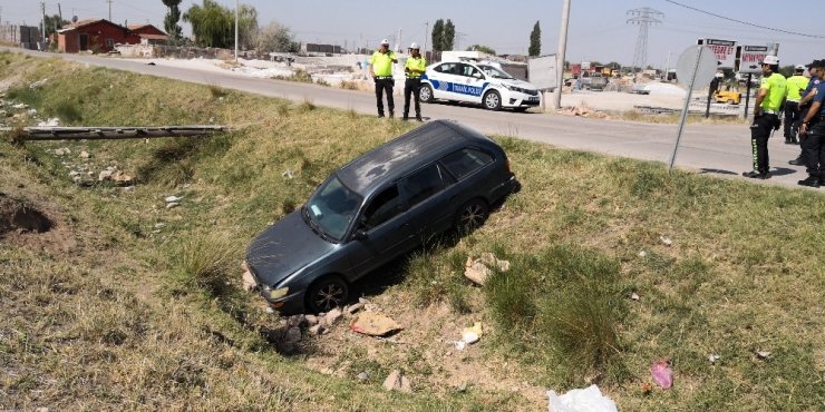 Aksaray'da Otomobil Boş Sulama Kanalına Düştü