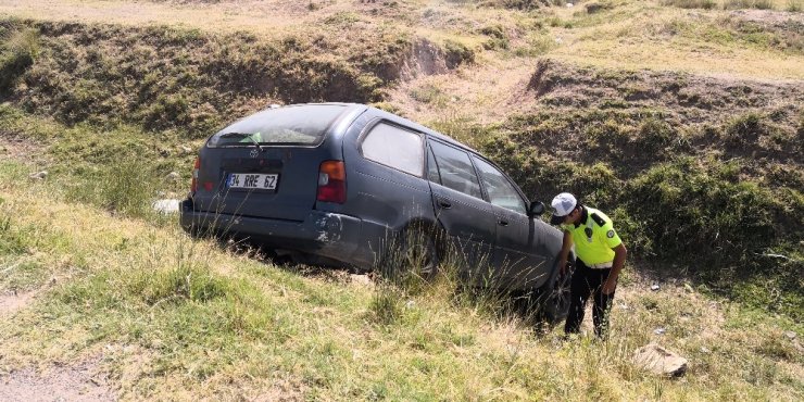 Aksaray'da Otomobil Boş Sulama Kanalına Düştü