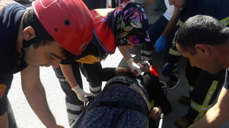 Aksaray'da Araç Boş Sulama Kanalına Düştü: 2 Yaralı