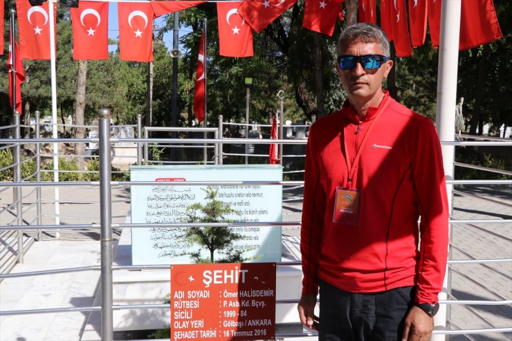 Yamaç paraşütçüleri şehit Ömer Haslidemir'in mezarını ziyaret etti