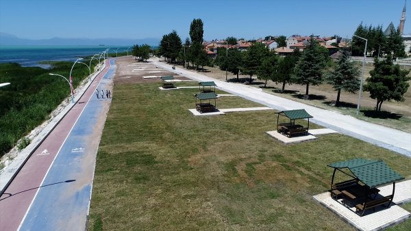 Beyşehir'de Göl Sahil Bandı Yenileniyor