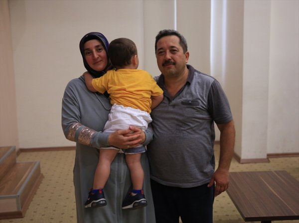 Bir Kucaklaşma Hayatlarını Değiştirdi