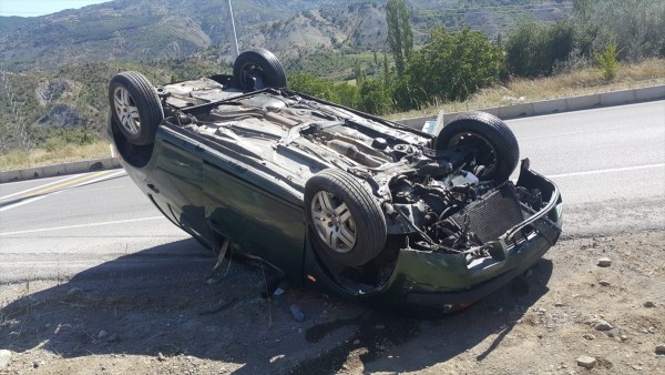 Koyulhisar Trafik Kazası: 2 Yaralı
