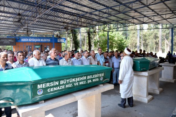 Denizde Boğulan Baba İle Oğlu Toprağa Verildi