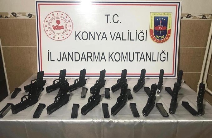 Konya'da Ayakkabı Kutularından Tabanca Çıktı