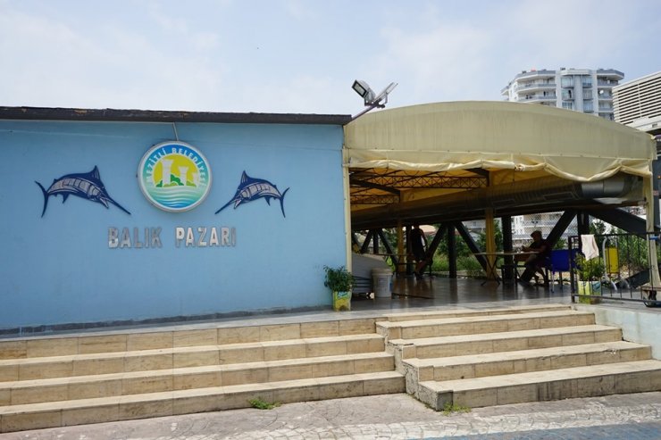 Mezitli Balık Pazarı Yazın Uğrak Yeri Oldu