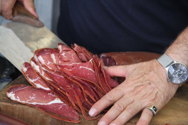 Üç Kuşaktır Pastırmacılıkla Uğraşıyorlar