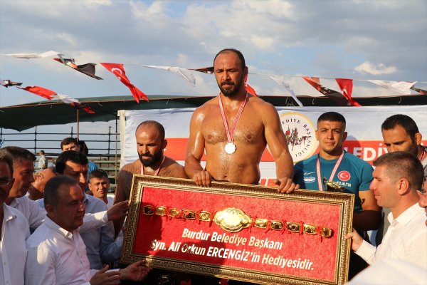 Sırtı Yere Gelmeyen Başpehlivan: 