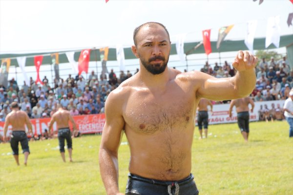 Sırtı Yere Gelmeyen Başpehlivan: 