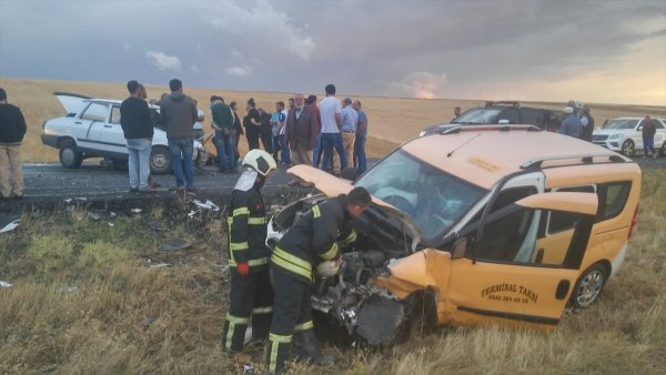 Aksaray'da Taksi İle Otomobil Çarpıştı: 1 Ölü, 1 Yaralı