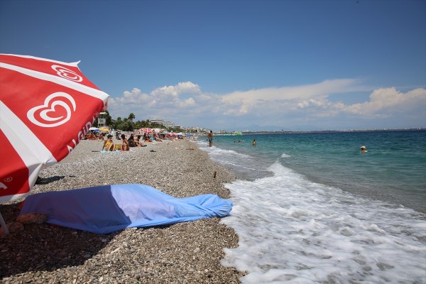 Antalya'da Denize Giren Bir Kişi Boğuldu