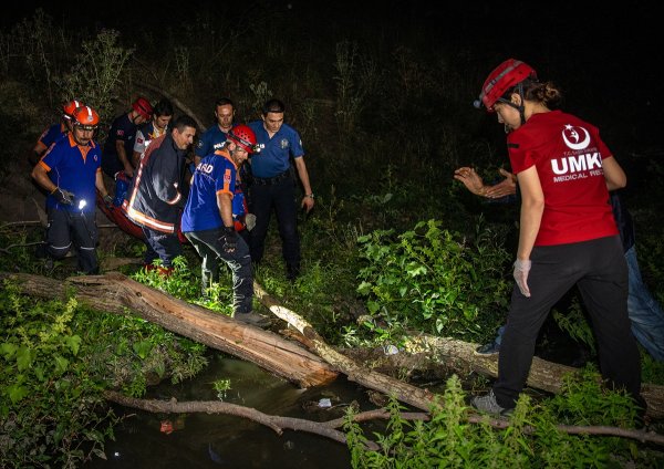 Ankara'da Uçurumdan Yuvarlanan Engelli Kurtarıldı