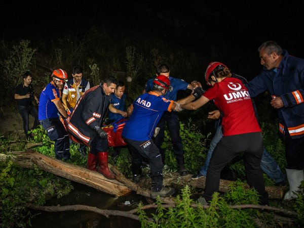 Ankara'da Uçurumdan Yuvarlanan Engelli Kurtarıldı