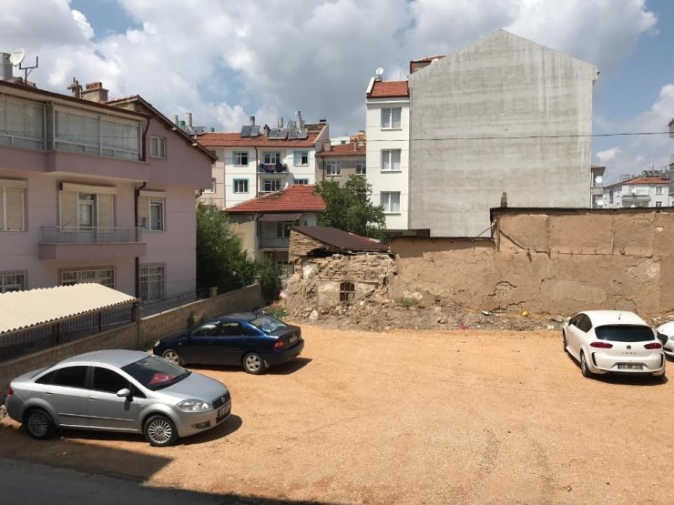 Karaman’da Tehlike Saçan Metruk Binalar Yıkılıyor