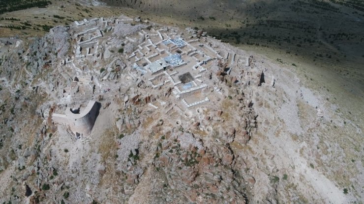 Gevale Kalesi Farklı Tarihlere Işık Tutuyor