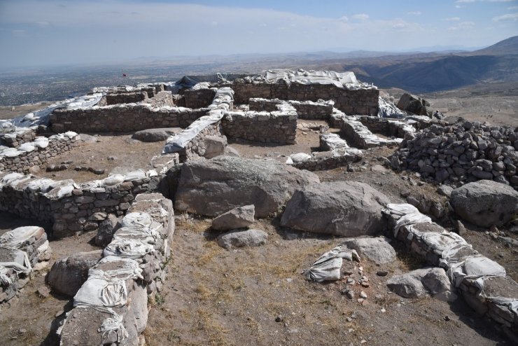 Gevale Kalesi Farklı Tarihlere Işık Tutuyor