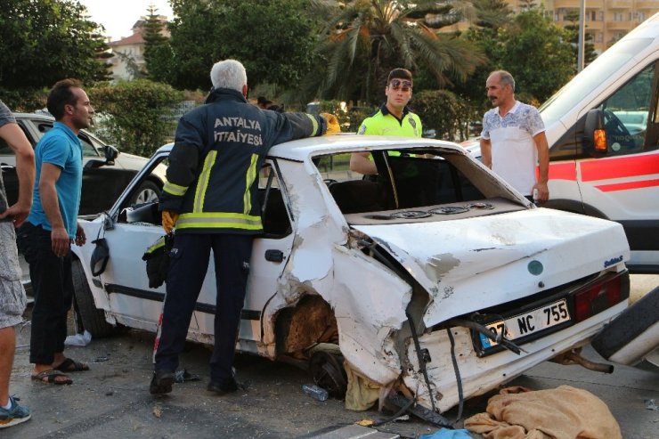 Hurdaya Dönen Araçtan Sağ Kurtuldular