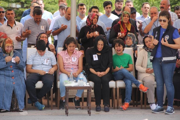 Kayserili Polis Geride Üçüzlerini Bıraktı