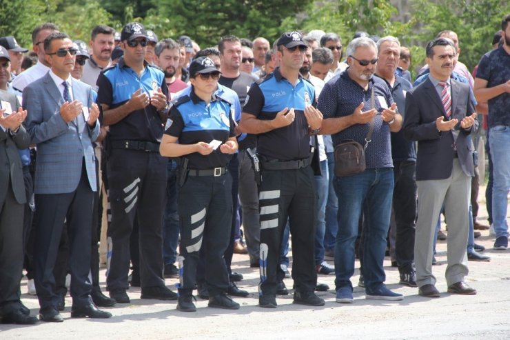 Kayserili Polis Geride Üçüzlerini Bıraktı