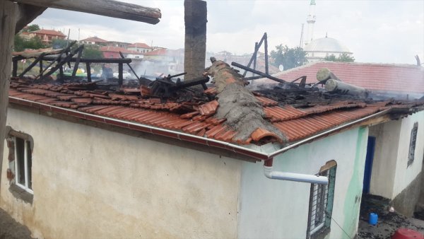 Kulu'da Çatı Yangını