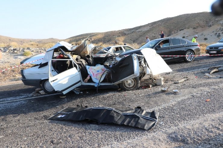 Anne Ve Oğlu Kazada Öldü, 3 Kişi Yaralandı