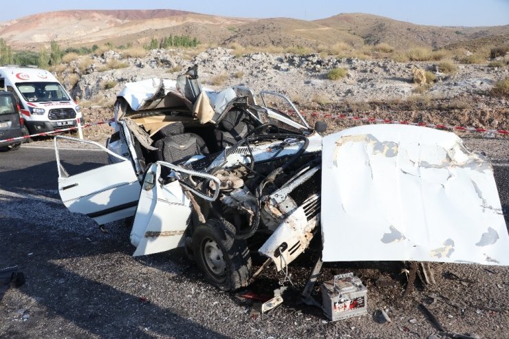 Anne Ve Oğlu Kazada Öldü, 3 Kişi Yaralandı