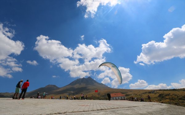 Yamaç Paraşütünde Dünyanın Gözü Hasan Dağı'nda