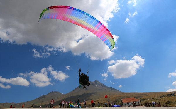 Yamaç Paraşütünde Dünyanın Gözü Hasan Dağı'nda