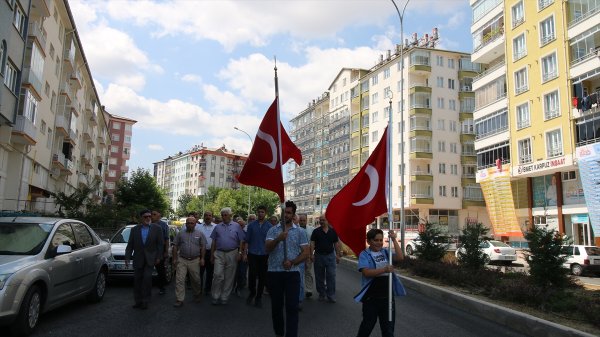 Düğünlerde Bayrak Dikme Geleneği