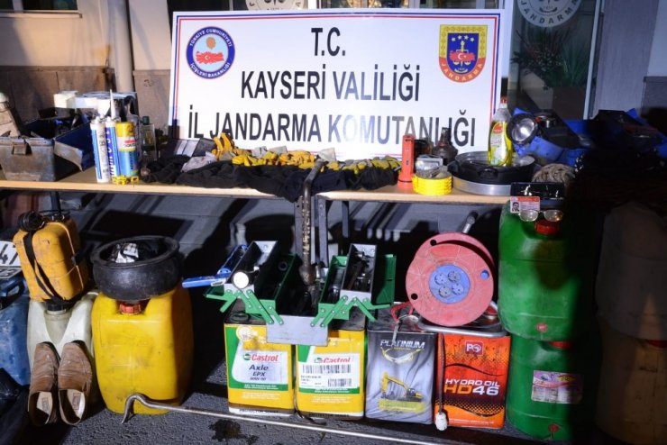 Kar Maskeli Hırsızlar Jandarmadan Kaçamadı