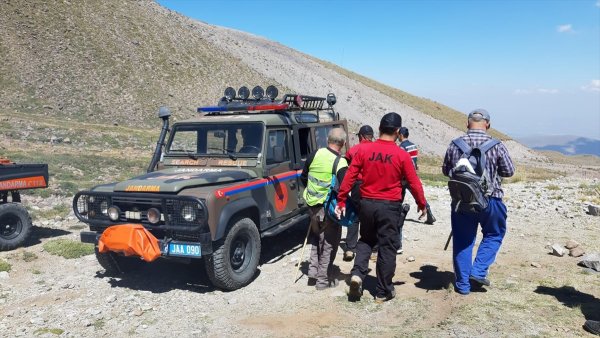 Erciyes'te İki Dağcıyı Jandarma Kurtardı
