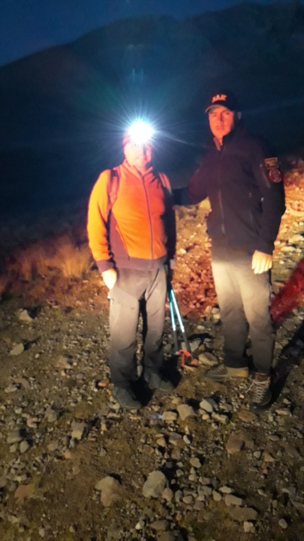 Erciyes'te İki Dağcıyı Jandarma Kurtardı