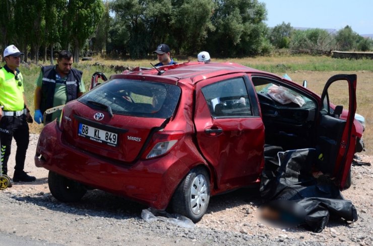 Aksaray’da Direğe Çarpan Otomobil Hurdaya Döndü: 1 Ölü, 1 Yaralı