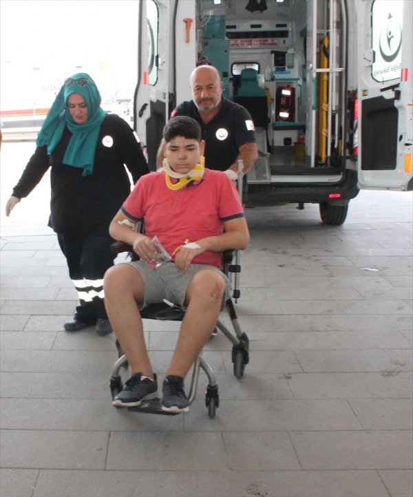 Aksaray'da Otomobil İle Tır Çarpıştı: 5 Yaralı