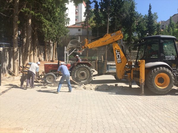 Ermenek'te Okul Bahçelerinde Tamirat Çalışmaları