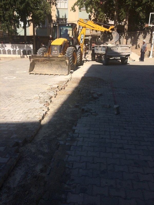 Ermenek'te Okul Bahçelerinde Tamirat Çalışmaları