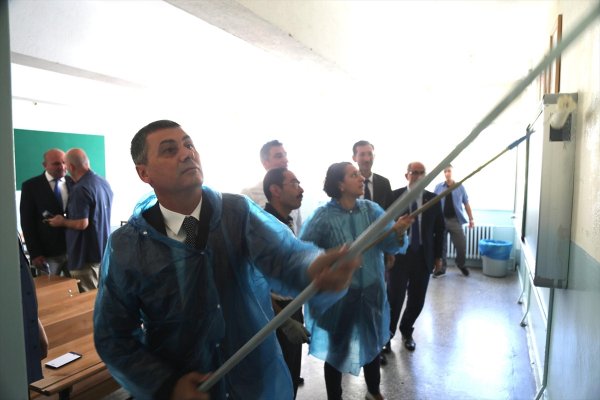 Gölbaşı Belediyesinden Okullara Boya Yardımı