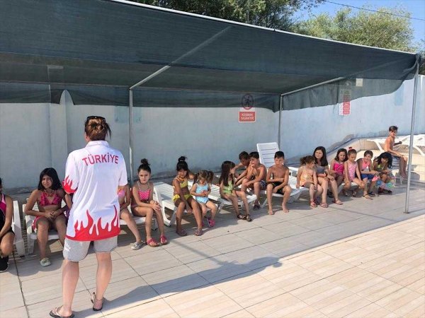 Mihalgazi'de Yüzme Kursları Sürüyor