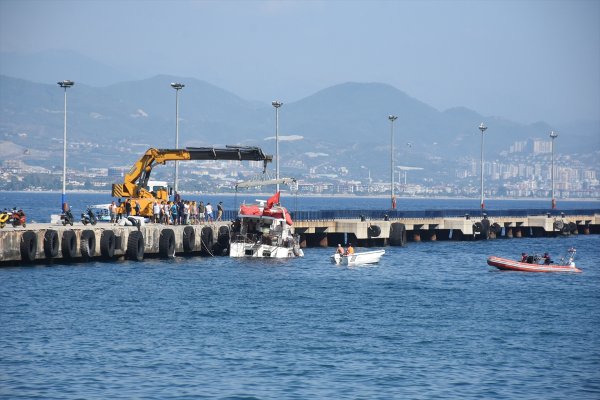 Alanya'da Su Alan Yattaki Yolcu Ve Mürettebat Kurtarıldı