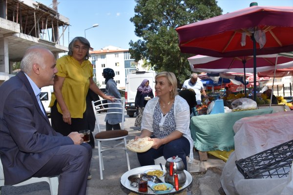 Kızılcahamam Belediye Başkanı Acar, Köylü Pazarını Gezdi